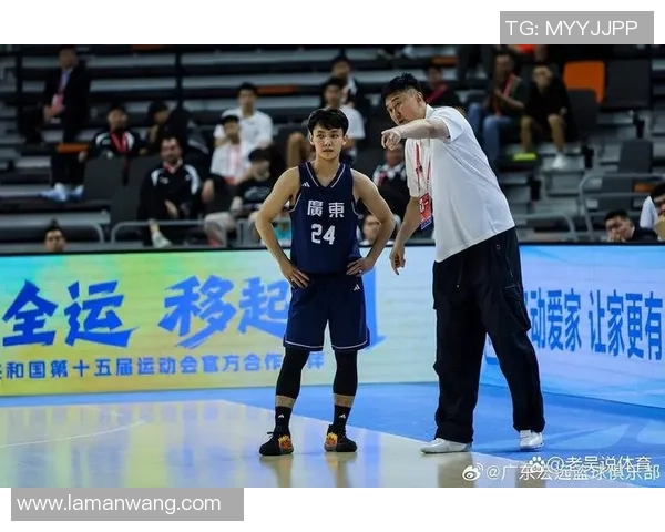 男篮红队在与韩国的激烈对决中第四节逆转胜利展现团队精神与实力